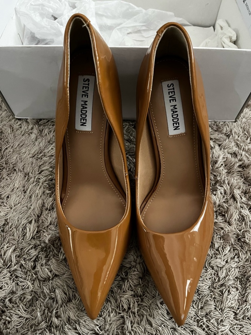 Steve Madden Vala Camel Patent